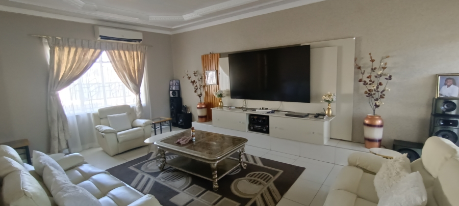 To Let 4 Bedroom Property for Rent in Kuruman Northern Cape